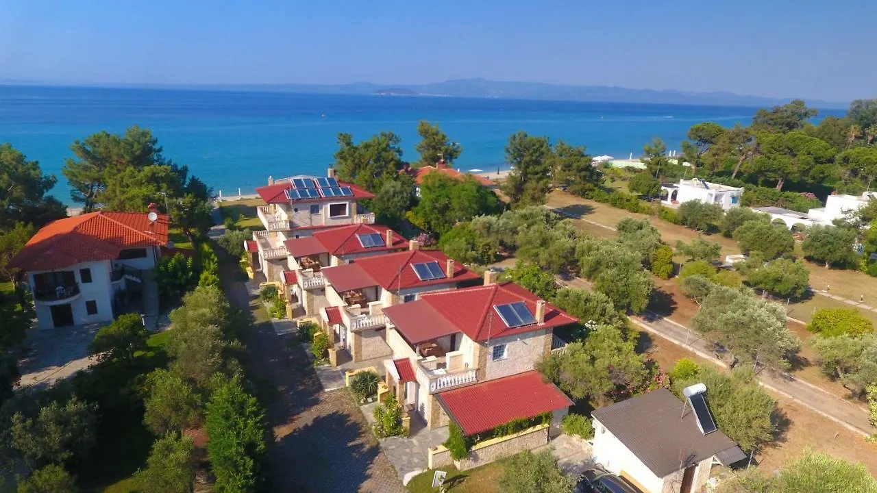 Villa Argo 2 - Beachfront, Big Gardens, Location! Pefkochori Greece