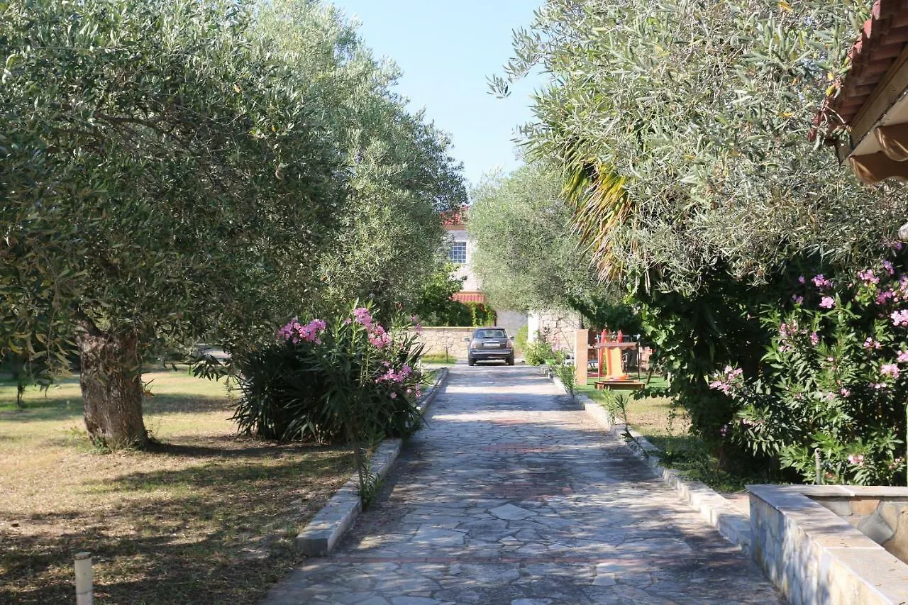 Villa Argo 2 - Beachfront, Big Gardens, Location! Pefkochori Greece