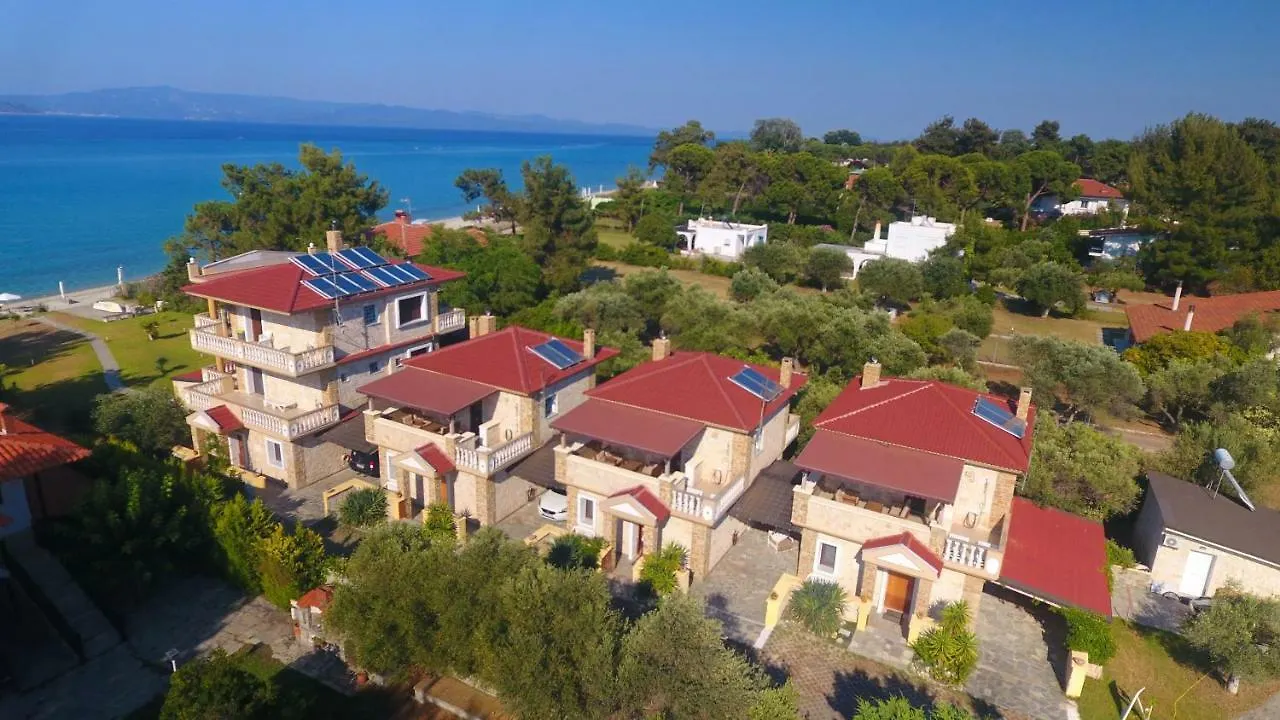 Villa Argo 2 - Beachfront, Big Gardens, Location! Pefkochori Greece