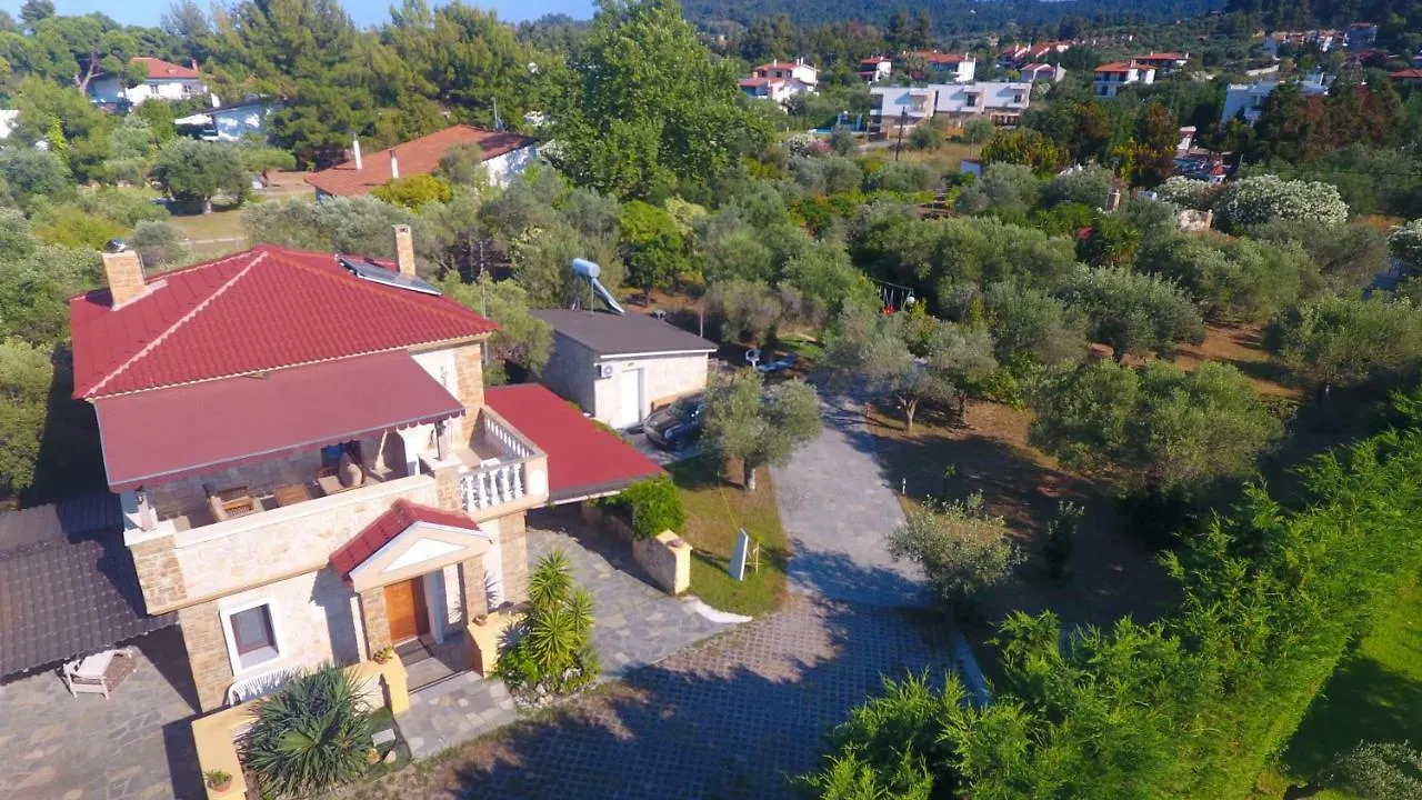 Villa Argo 2 - Beachfront, Big Gardens, Location! Pefkochori