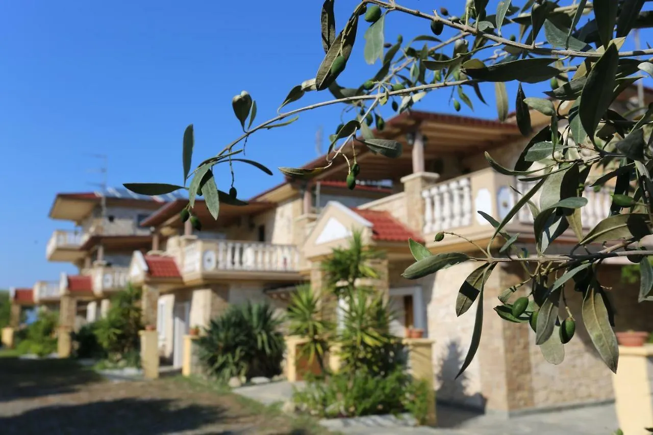 Villa Argo 2 - Beachfront, Big Gardens, Location! Pefkochori
