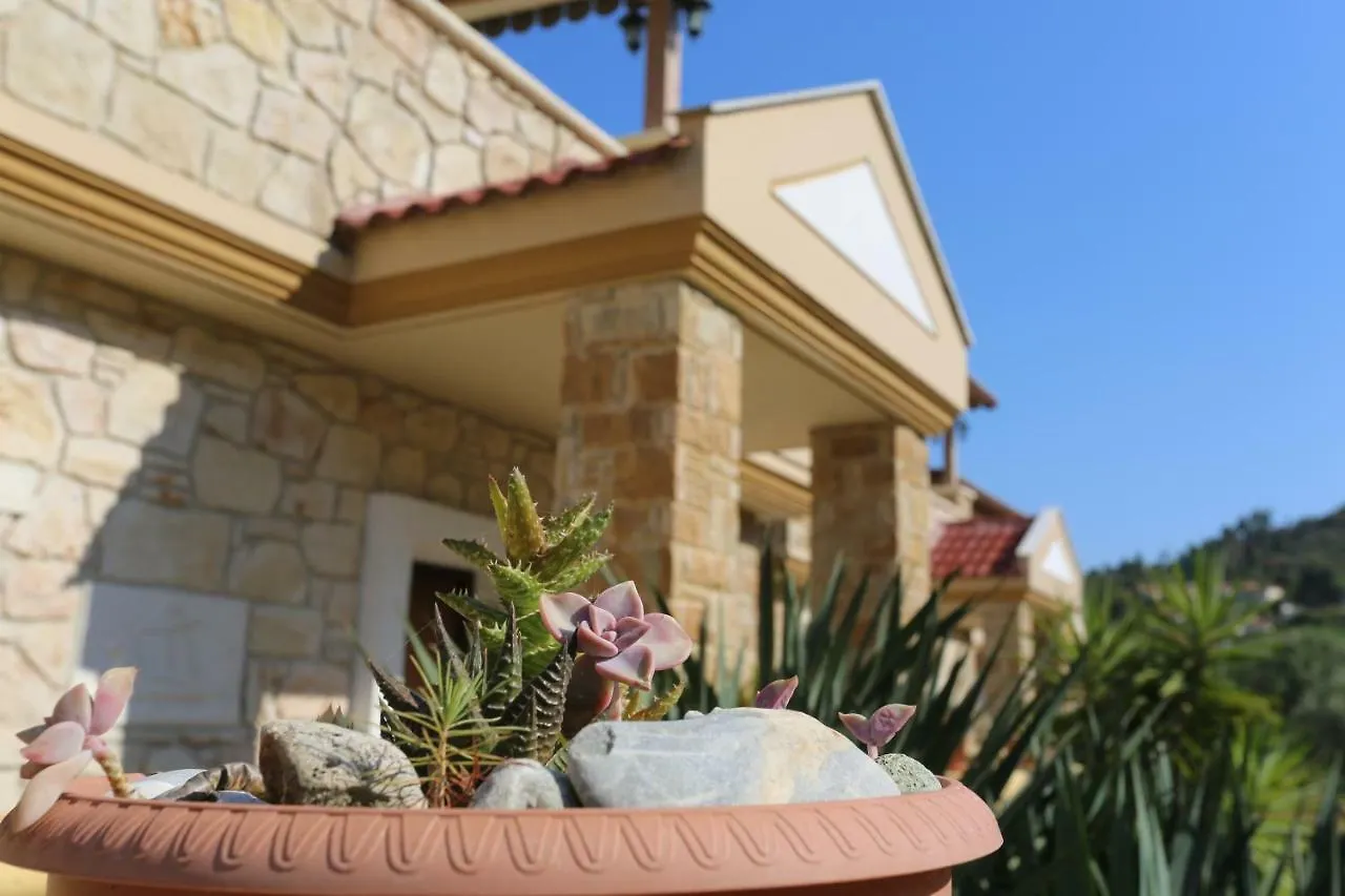 Villa Argo 2 - Beachfront, Big Gardens, Location! Pefkochori