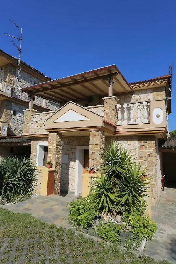 Villa Argo 2 - Beachfront, Big Gardens, Location! Pefkochori