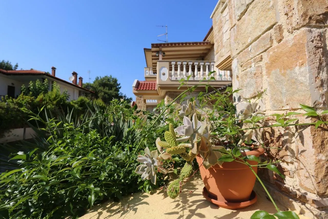 Villa Argo 2 - Beachfront, Big Gardens, Location! Pefkochori Greece