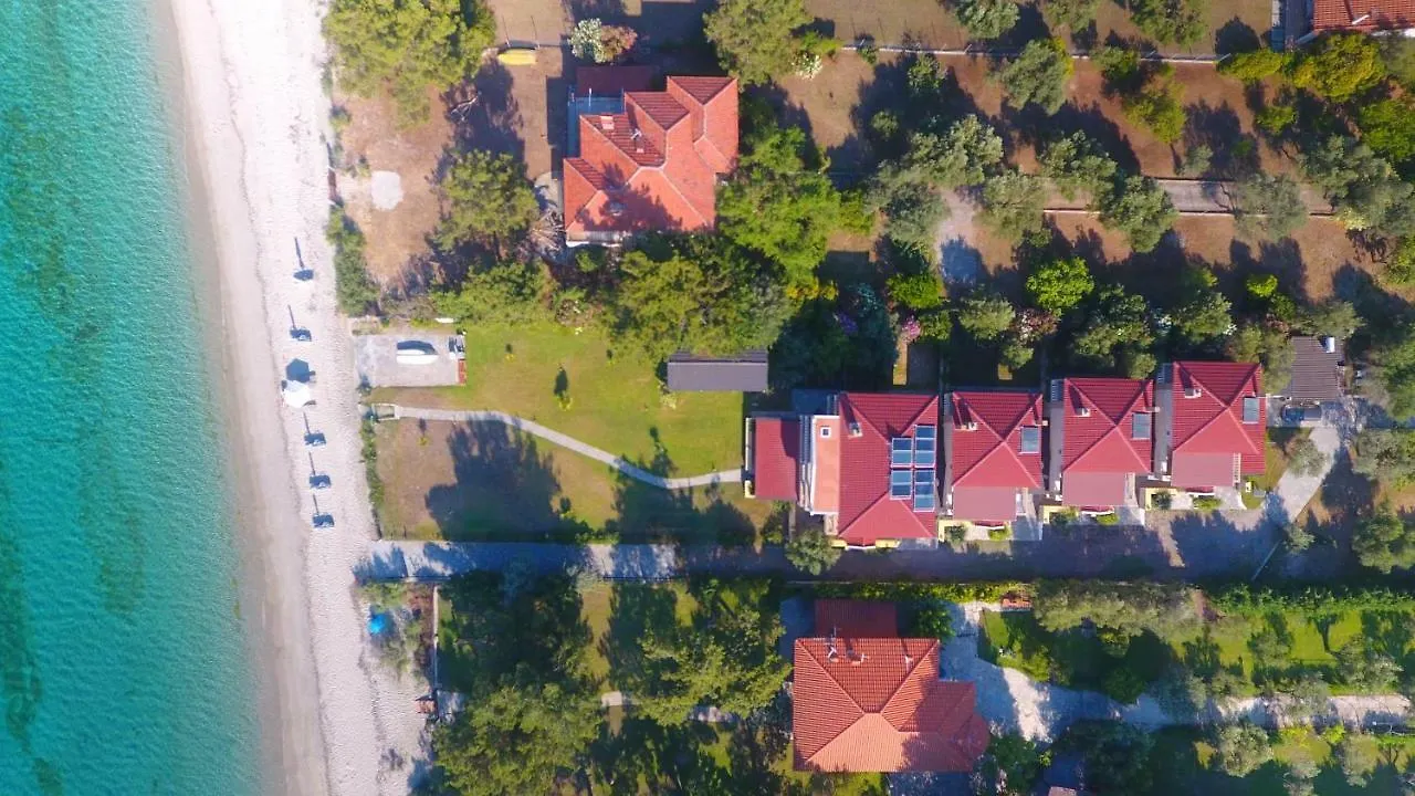 Villa Argo 2 - Beachfront, Big Gardens, Location! Pefkochori Greece