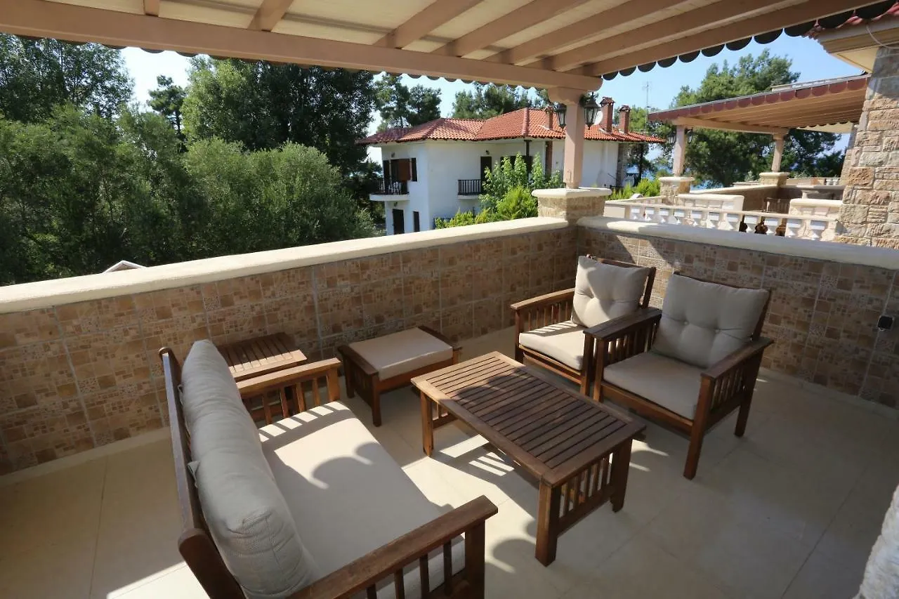 Villa Argo 2 - Beachfront, Big Gardens, Location! Pefkochori